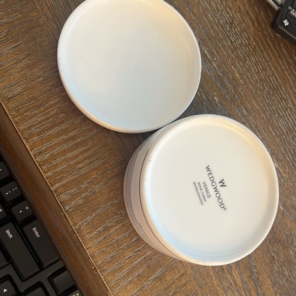 Wedgwood Venice Jewelry Box ring box Light Blue & White Bone China with BOX - Picture 4 of 4